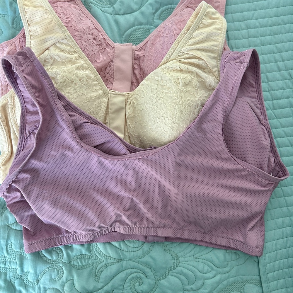 Bras - Picture 4 of 4